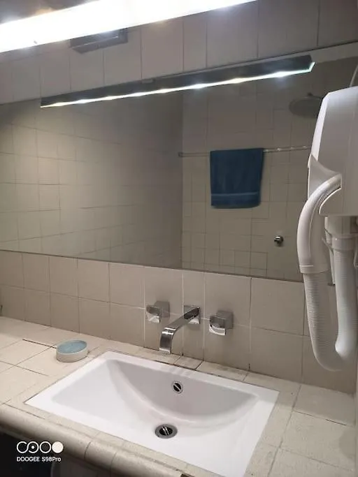 Aramis Colibri 72m2, Lit King-size, Baignoire Duo Non Professionnel *